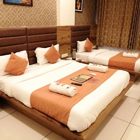 Hotel Golden City Vadodara Exterior photo