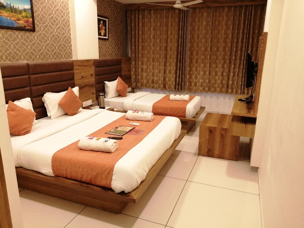 Hotel Golden City Vadodara Exterior photo